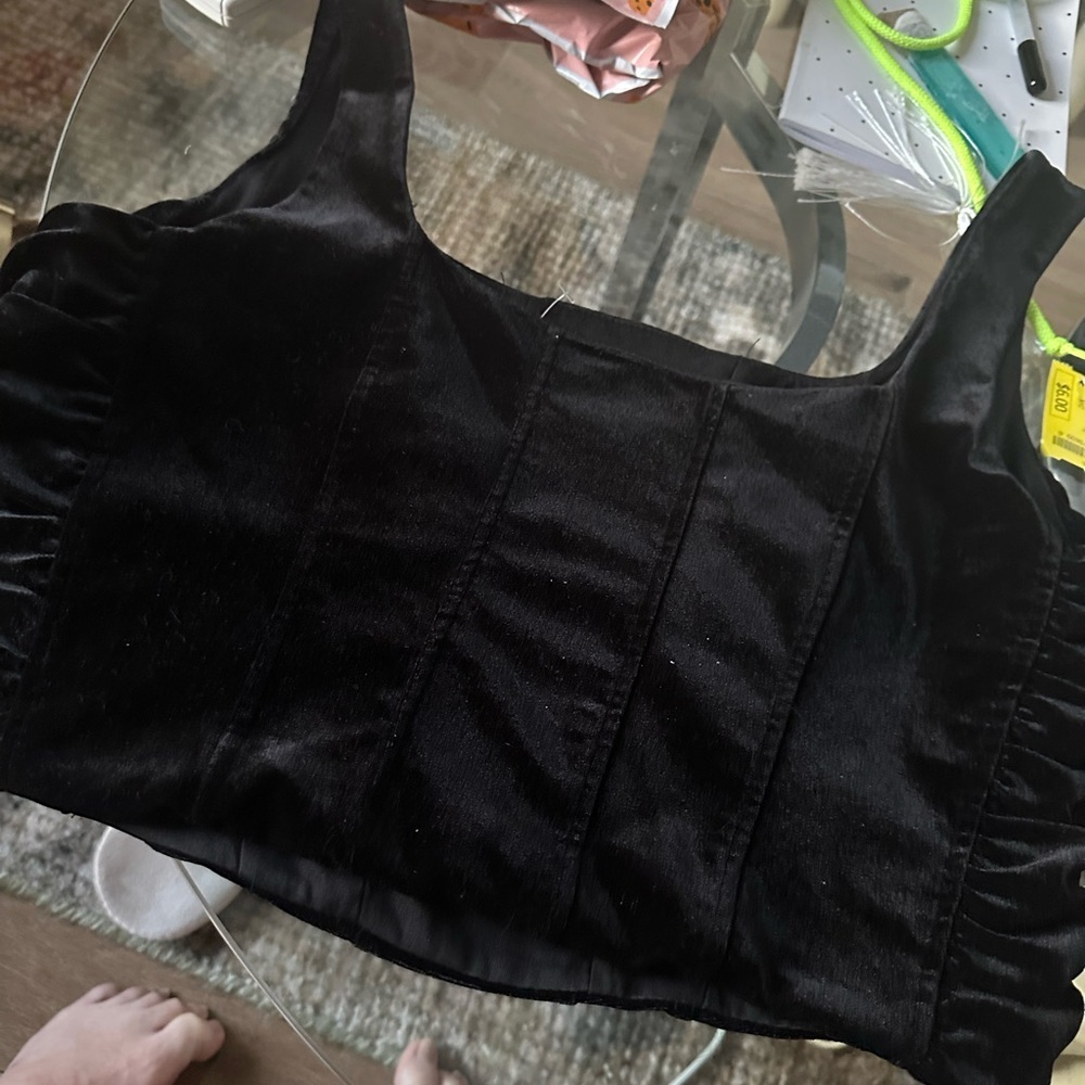 House of Harlow 1960 Elegant Black Velvet Top - Picture 3 of 5